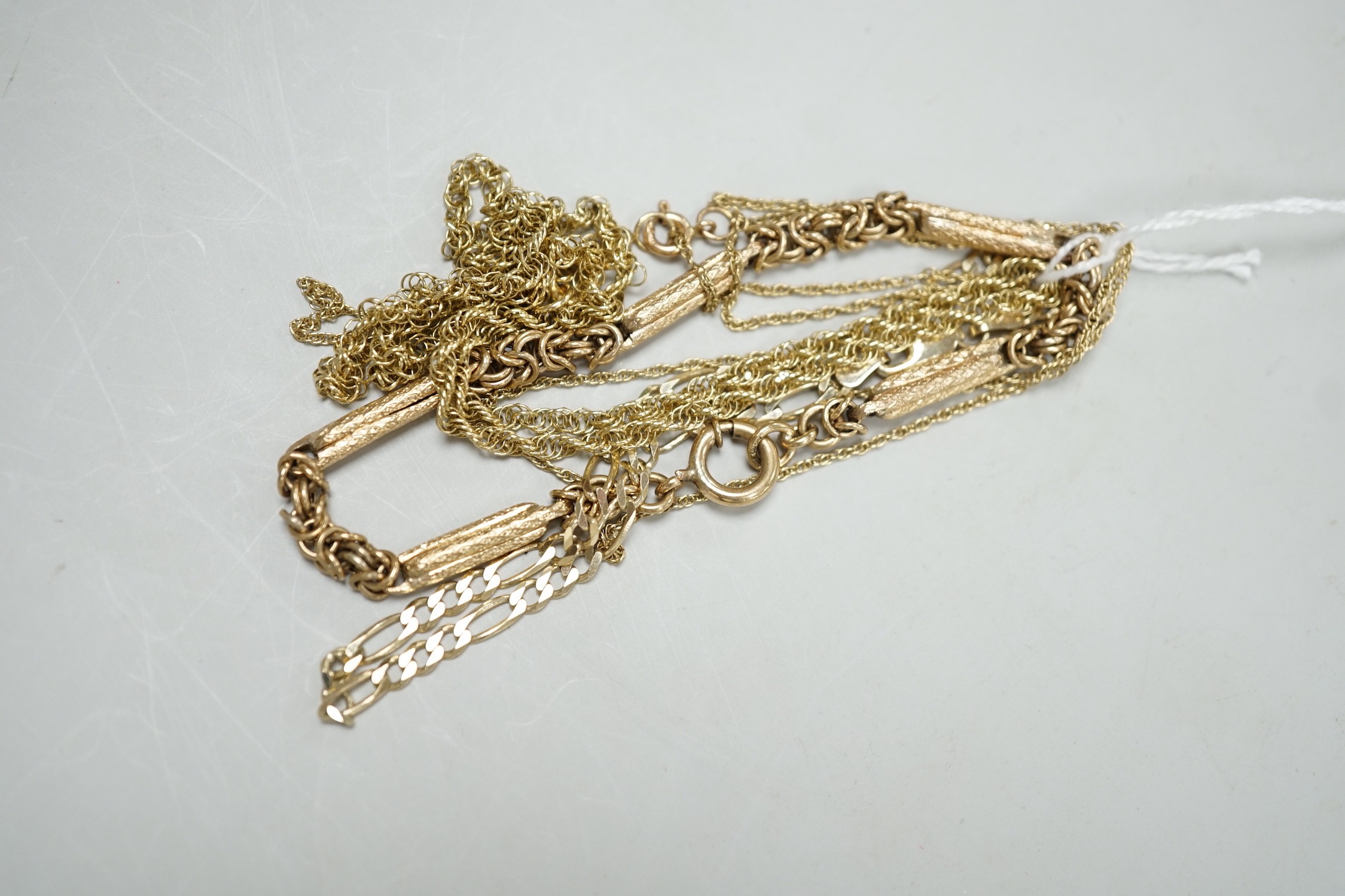 A 9ct gold necklace, 45cm, a 9k fine link necklace and two 9ct gold bracelets, 17 grams.